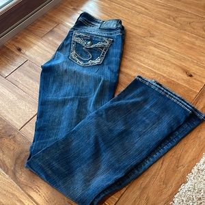 Silver brand jeans. SUKI mid slim boot size 26/33